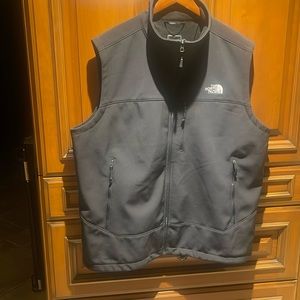 Men’s North Face Vest
